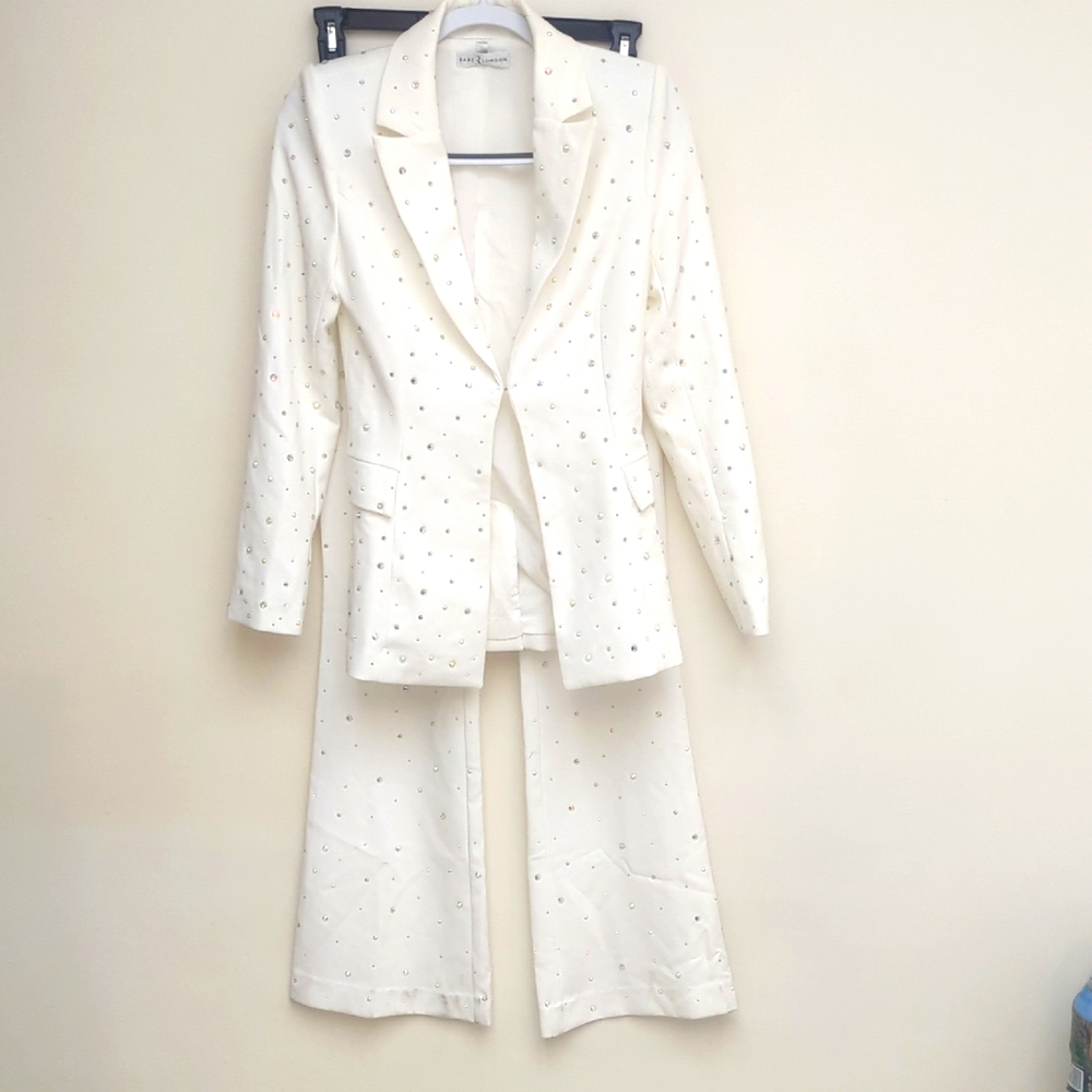 Pretty White Rhinestone Embellished Suit